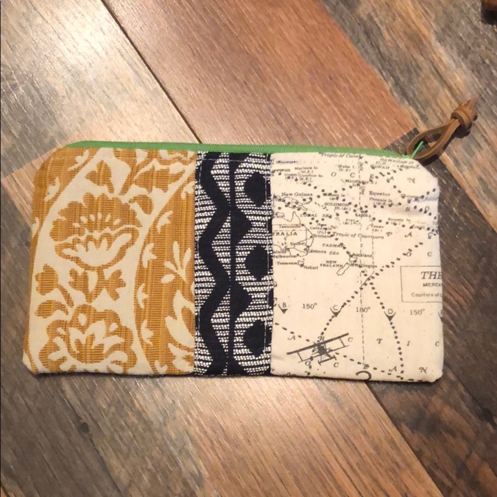 Women’s fabric clutch